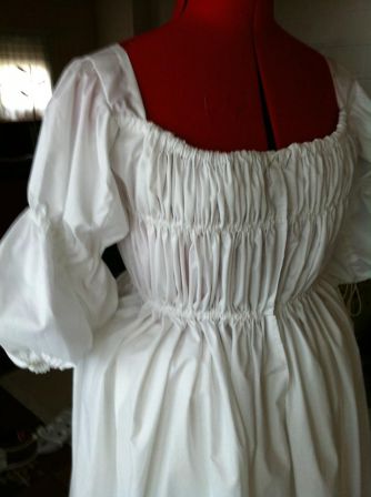 Plissage de la robe en chemise 1780
